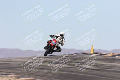 media/Dec-01-2025-Moto Forza (Mon) [[2daa91e15f]]/2-Intermediate Group/Session 2 (Turns 9 and 10)/